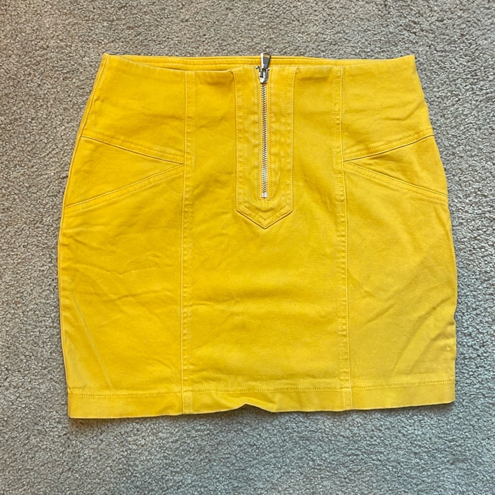 Forever 21 Mustard Mini Skirt with Zipper Size Medium